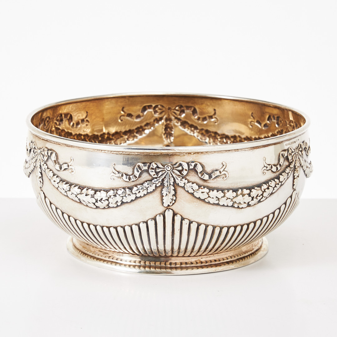 SKÅL, silver, dekor av rosettprydda girlanger, stämplad CG Hallberg, Stockholm, otydlig årstämpel.