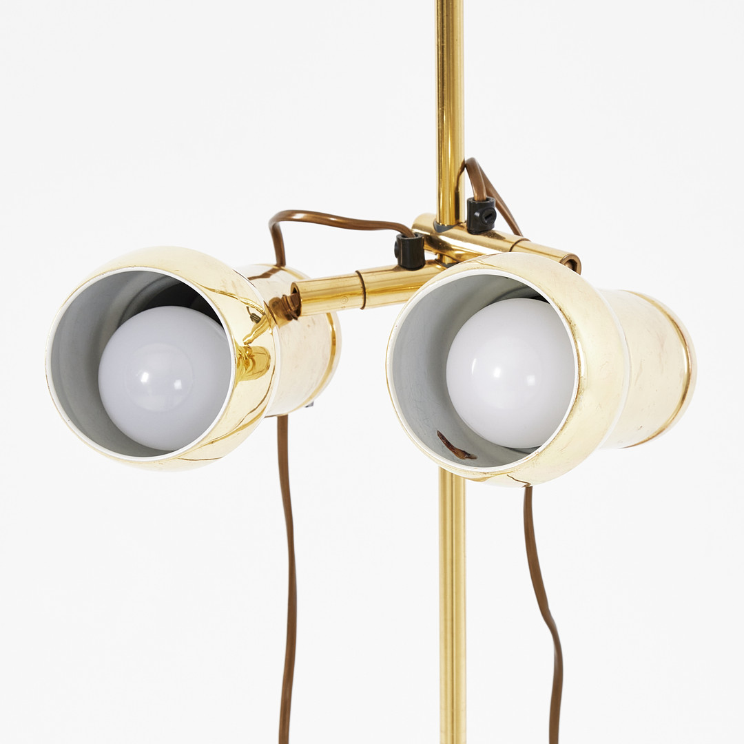 GOLVLAMPA, Frandsen, Danmark, modell 1820-2, stomme i mässing, 1970-tal.