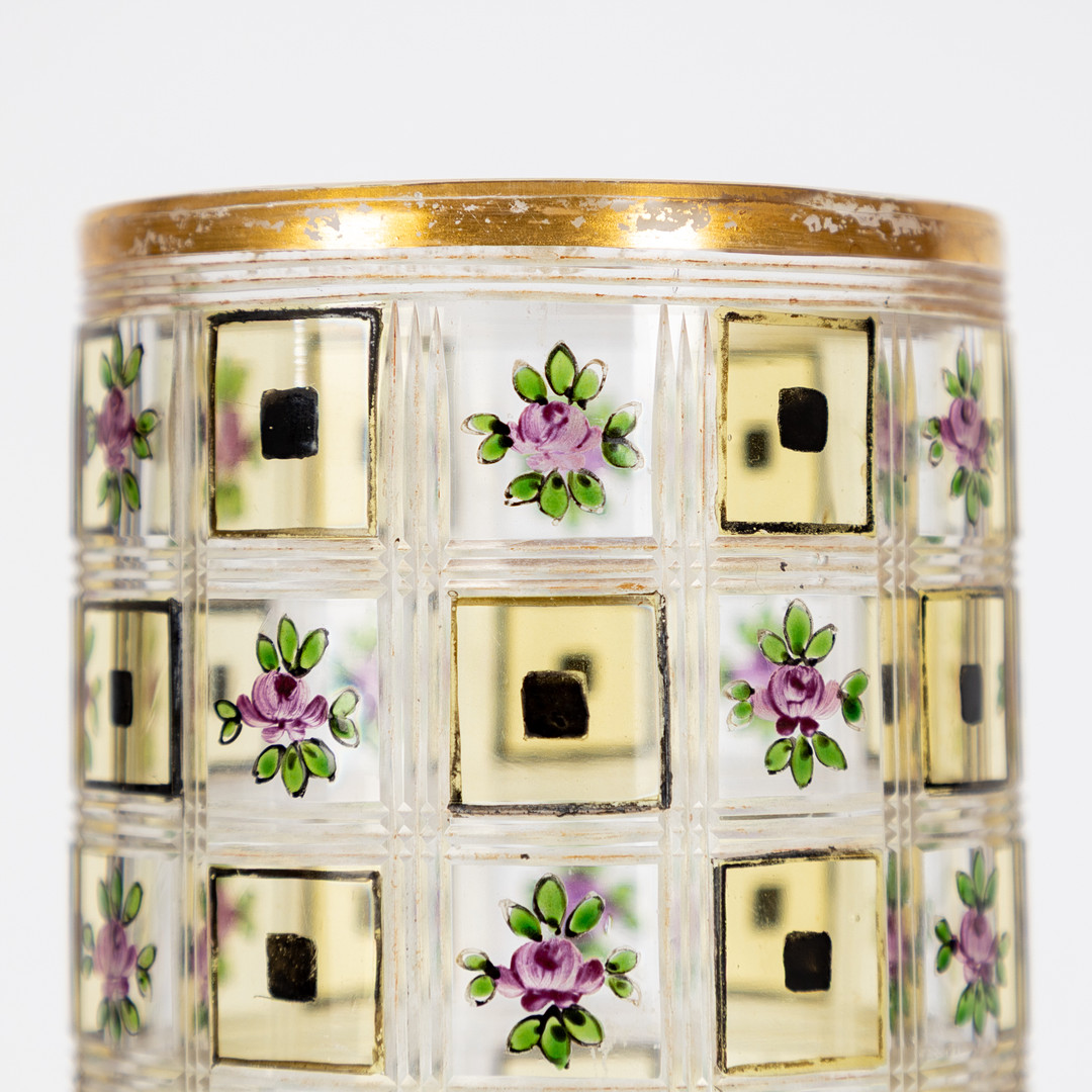 GLASFACHSCHULE STEINSCHÖNAU. Stangenvase mit Email-Malerei, 1920er Jahre.