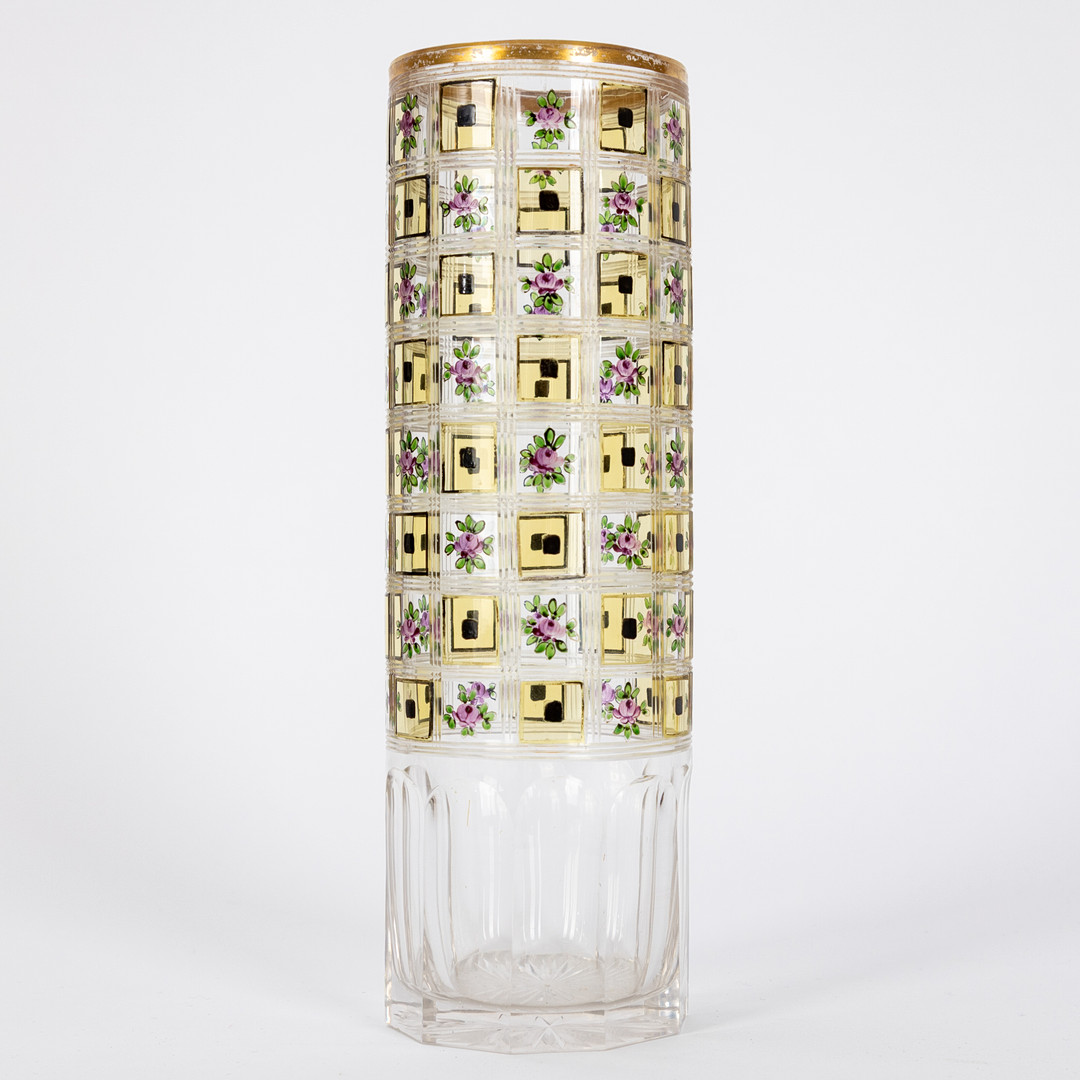GLASFACHSCHULE STEINSCHÖNAU. Stangenvase mit Email-Malerei, 1920er Jahre.