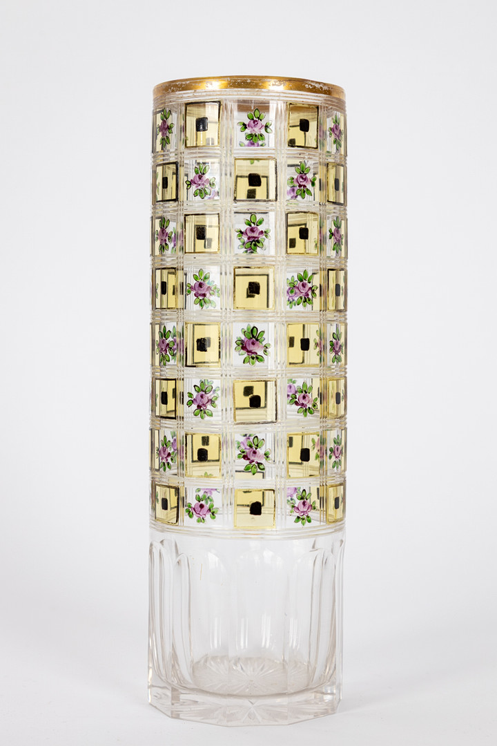 GLASFACHSCHULE STEINSCHÖNAU. Stangenvase mit Email-Malerei, 1920er Jahre.