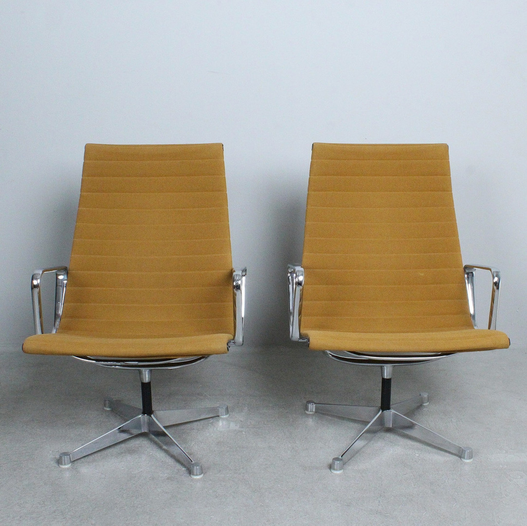 CHARLES & RAY EAMES. Herman Miller. Paar Alu Chairs / Loungesessel, Modell 'EA 116', Entwurf 1958.