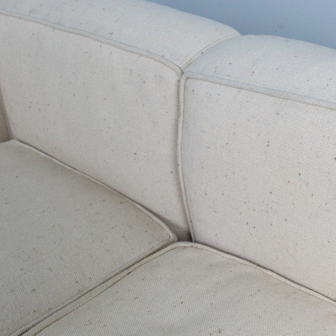 LE CORBUSIER, JEANNERET & PERRIAND. Cassina. Sofa / Dreisitzer, Modell 'LC2', Stahl, Entwurf 1928.