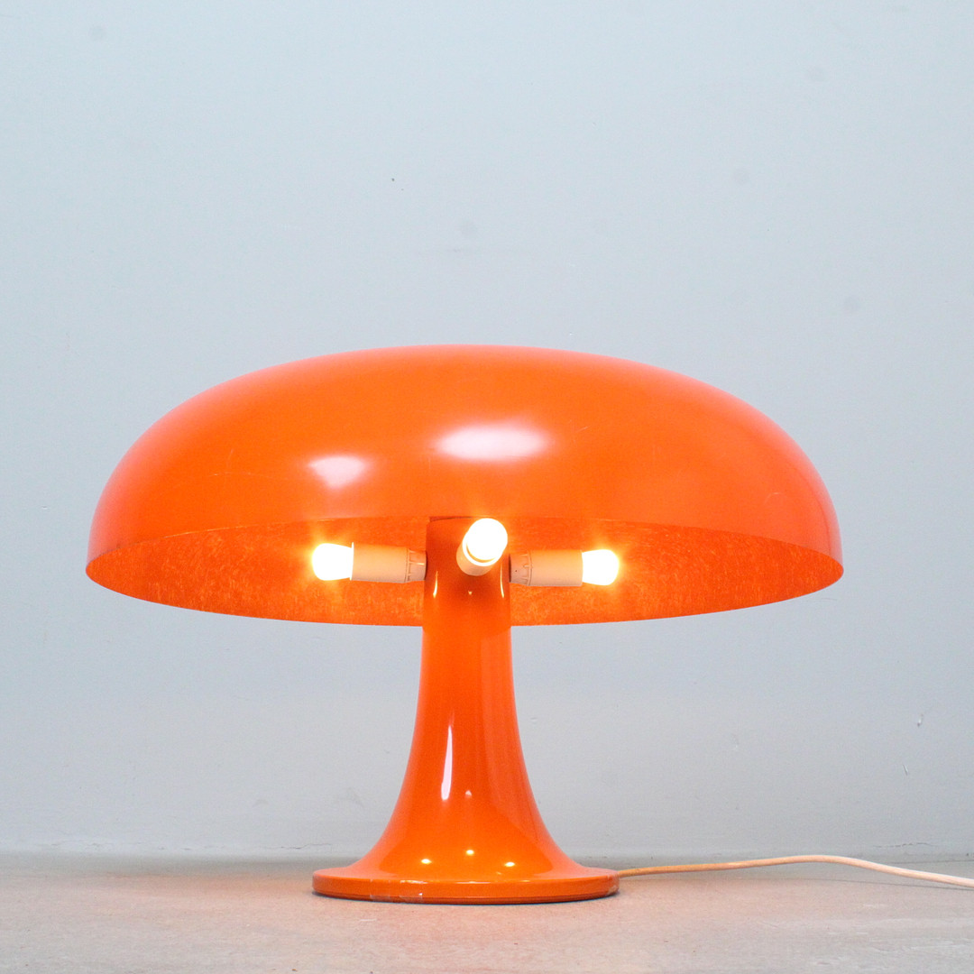 GIANCARLO MATTIOLI. Artemide. Tischleuchte, Modell 'Nesso', Entwurf von 1967, Italien.