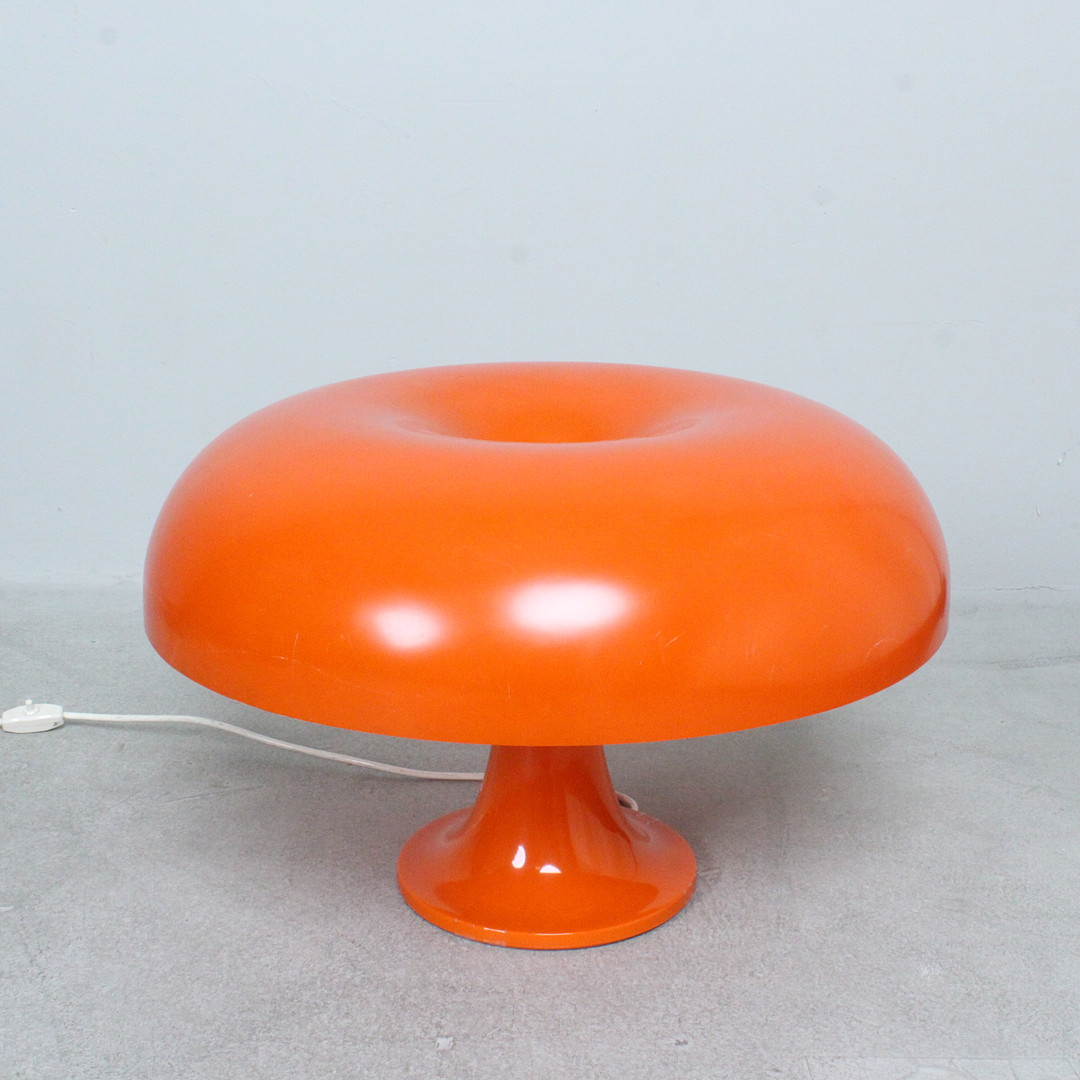 GIANCARLO MATTIOLI. Artemide. Tischleuchte, Modell 'Nesso', Entwurf von 1967, Italien.