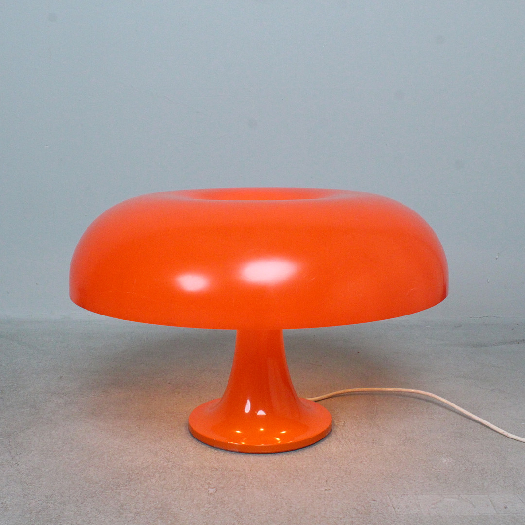 GIANCARLO MATTIOLI. Artemide. Tischleuchte, Modell 'Nesso', Entwurf von 1967, Italien.