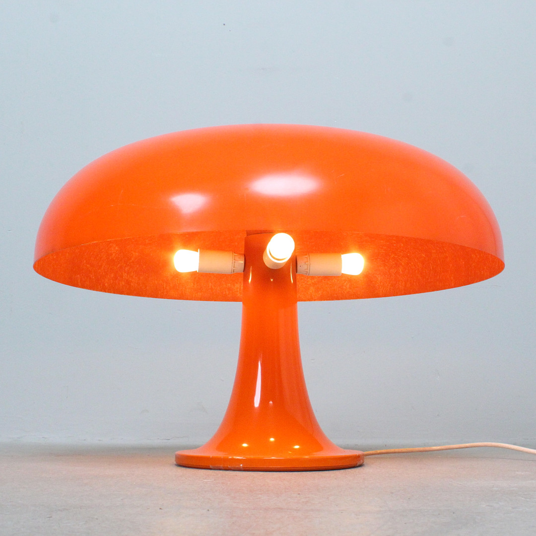 GIANCARLO MATTIOLI. Artemide. Tischleuchte, Modell 'Nesso', Entwurf von 1967, Italien.
