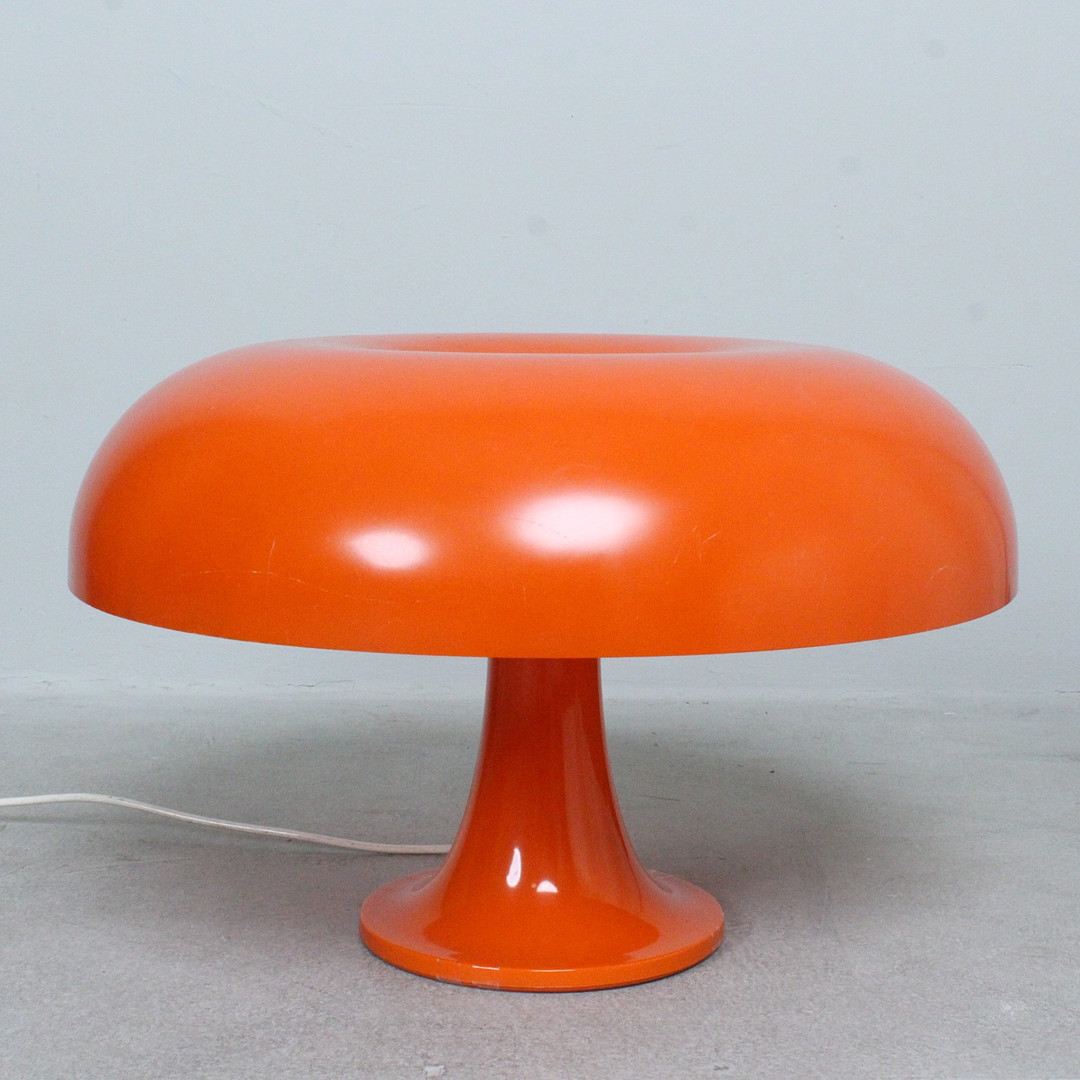 GIANCARLO MATTIOLI. Artemide. Tischleuchte, Modell 'Nesso', Entwurf von 1967, Italien.
