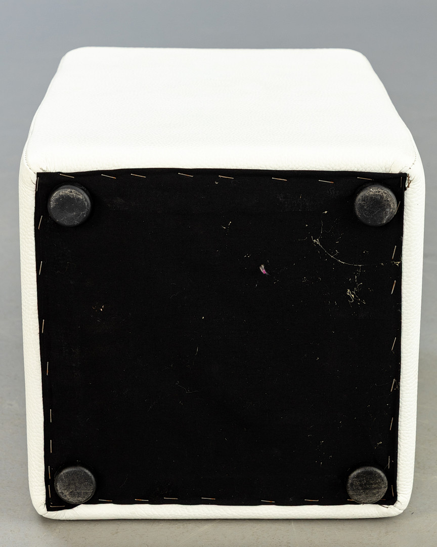 POMP, 4 Hocker, weißes Leder (4).