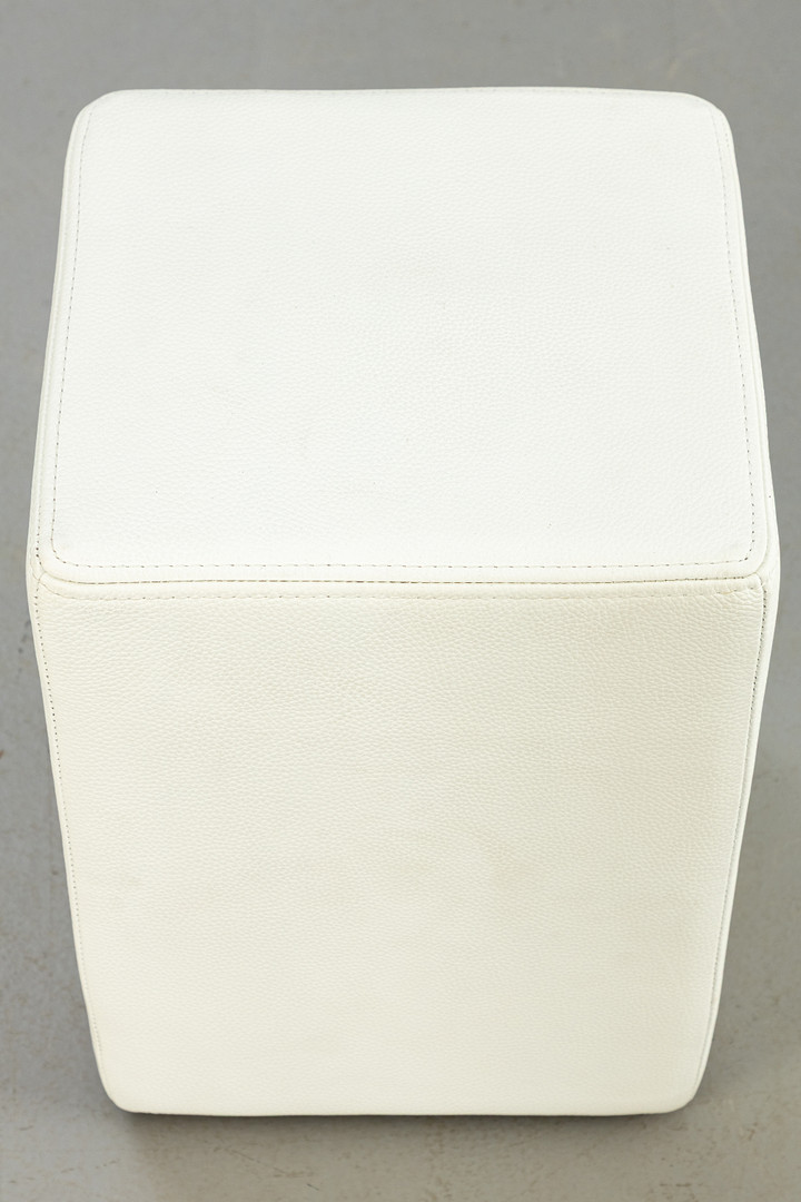 POMP, 4 Hocker, weißes Leder (4).