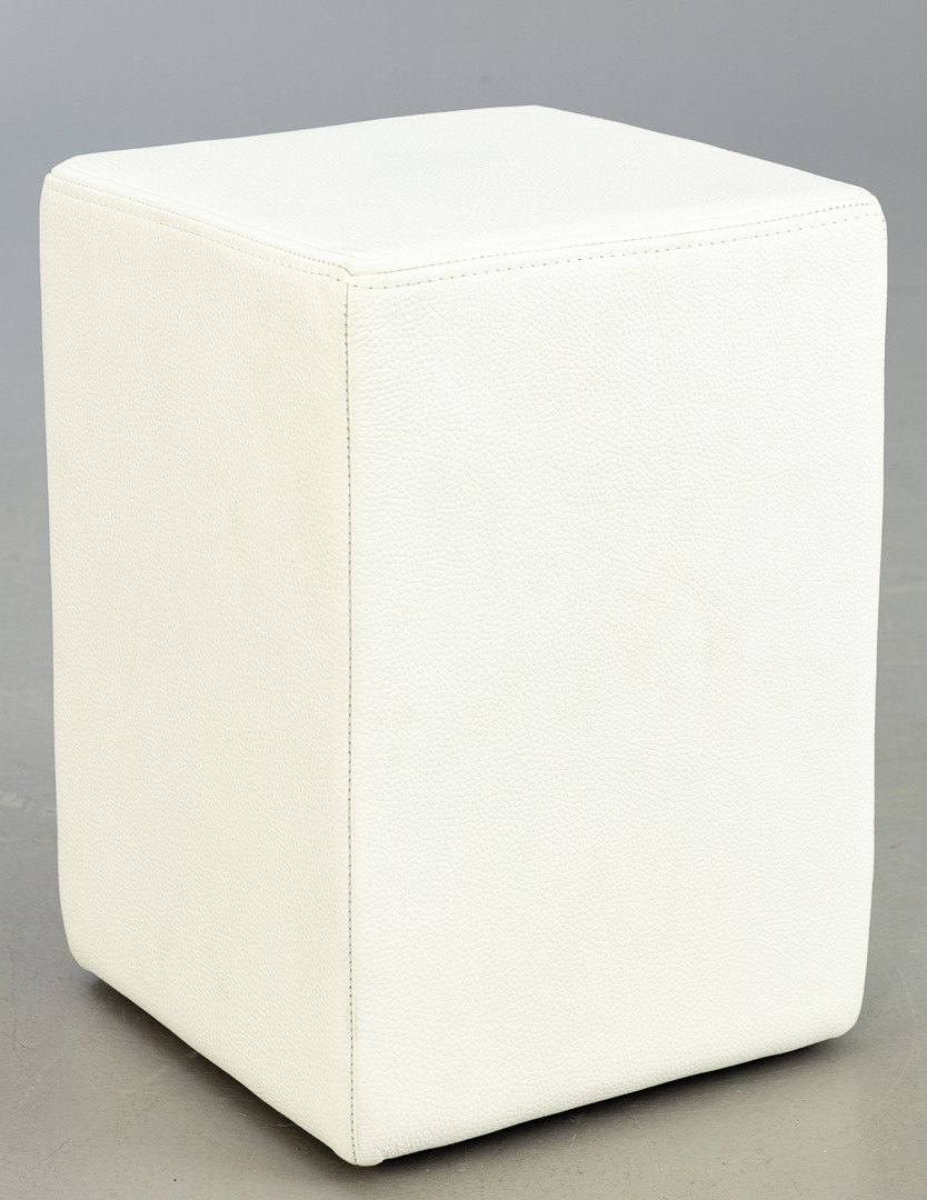 POMP, 4 Hocker, weißes Leder (4).