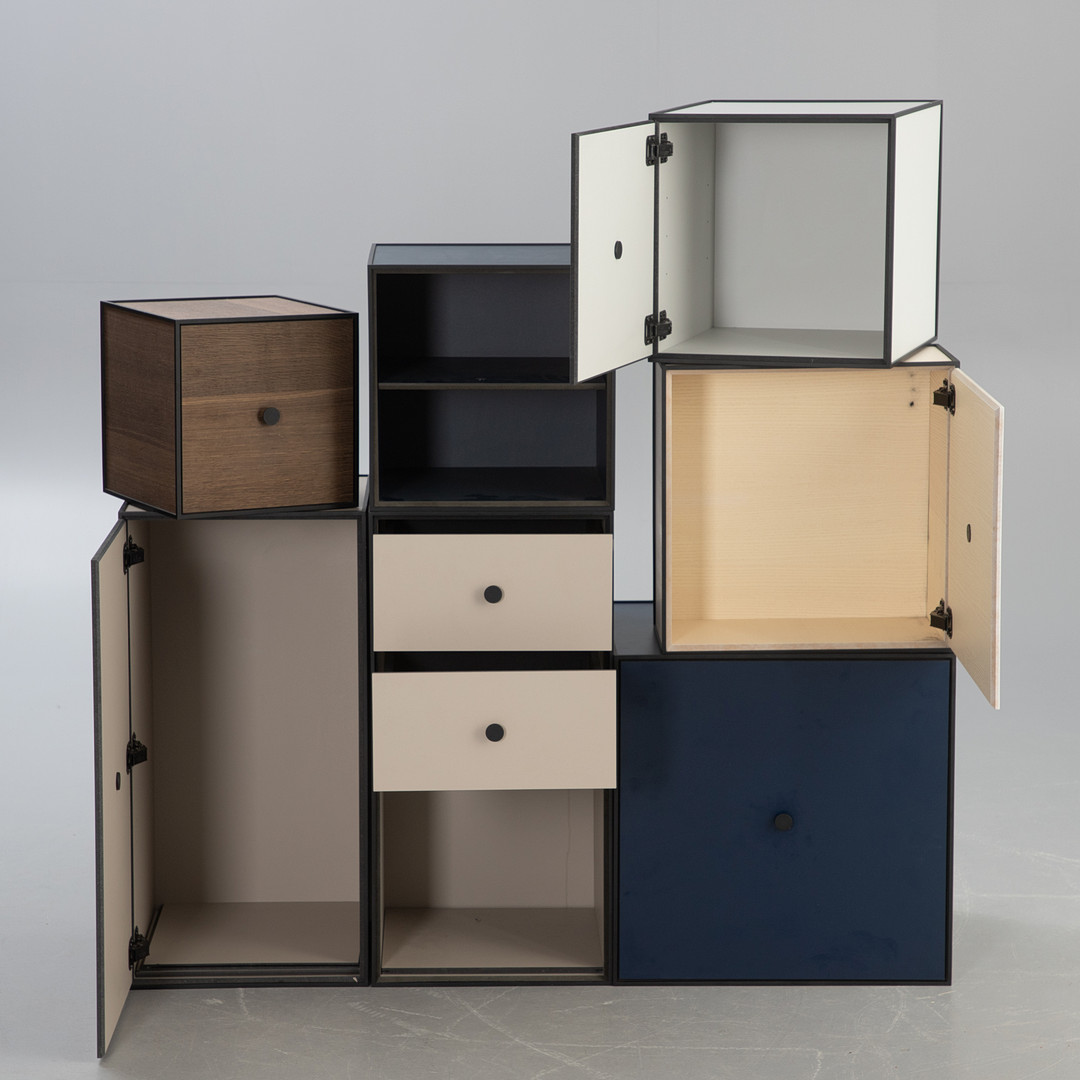 Audo Copenhagen (by Laasen), Regalsystem 'Frame' 7 Elemente + 2 Gestelle (8).