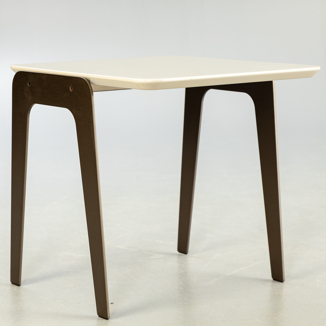 Rodolfo Dordoni, Minotti, Couchtisch 'Kirk Jut Out Top'.