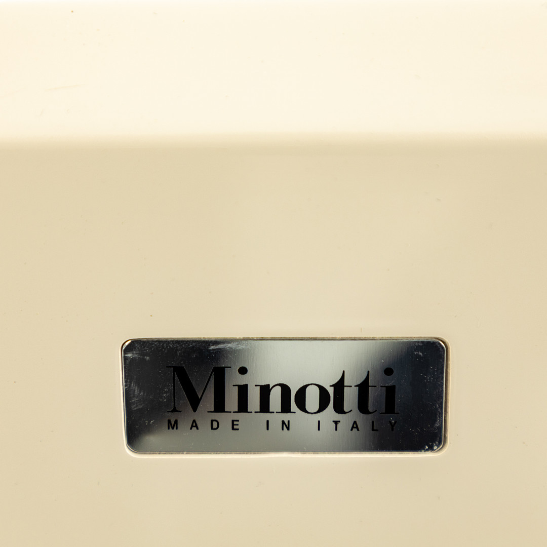 Rodolfo Dordoni, Minotti, Couchtisch 'Kirk Jut Out Top'.