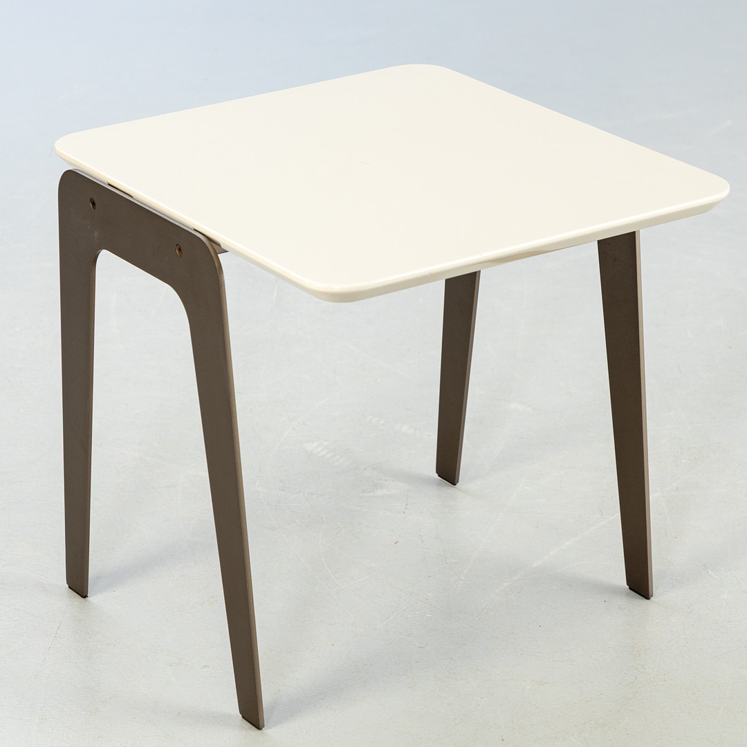 Rodolfo Dordoni, Minotti, Couchtisch 'Kirk Jut Out Top'.