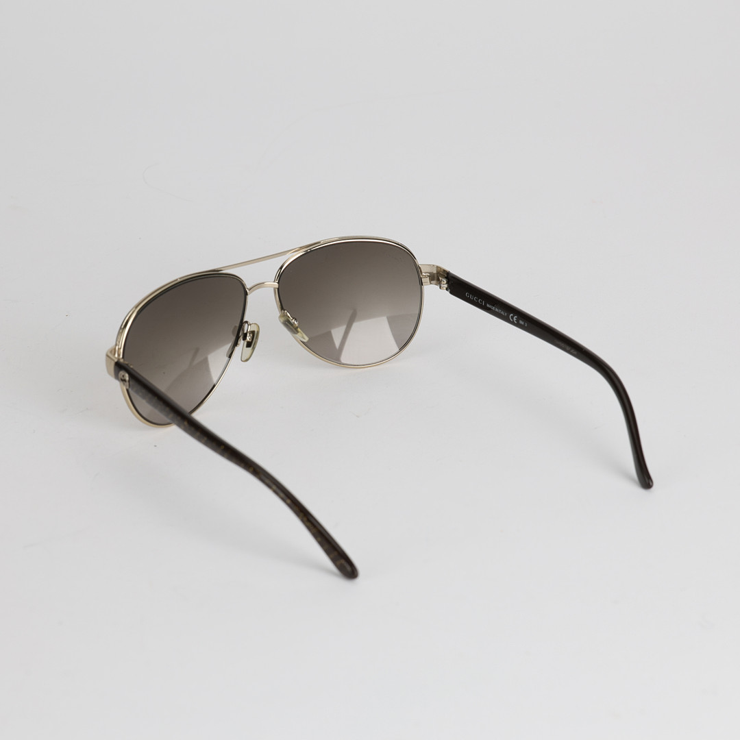 GUCCI, solglasögon och fodral, pilotmodell.