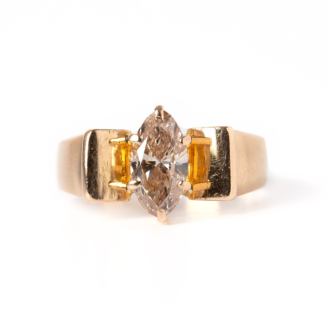 RING, 14K guld med navetteslipad diamant 1.02 ct.