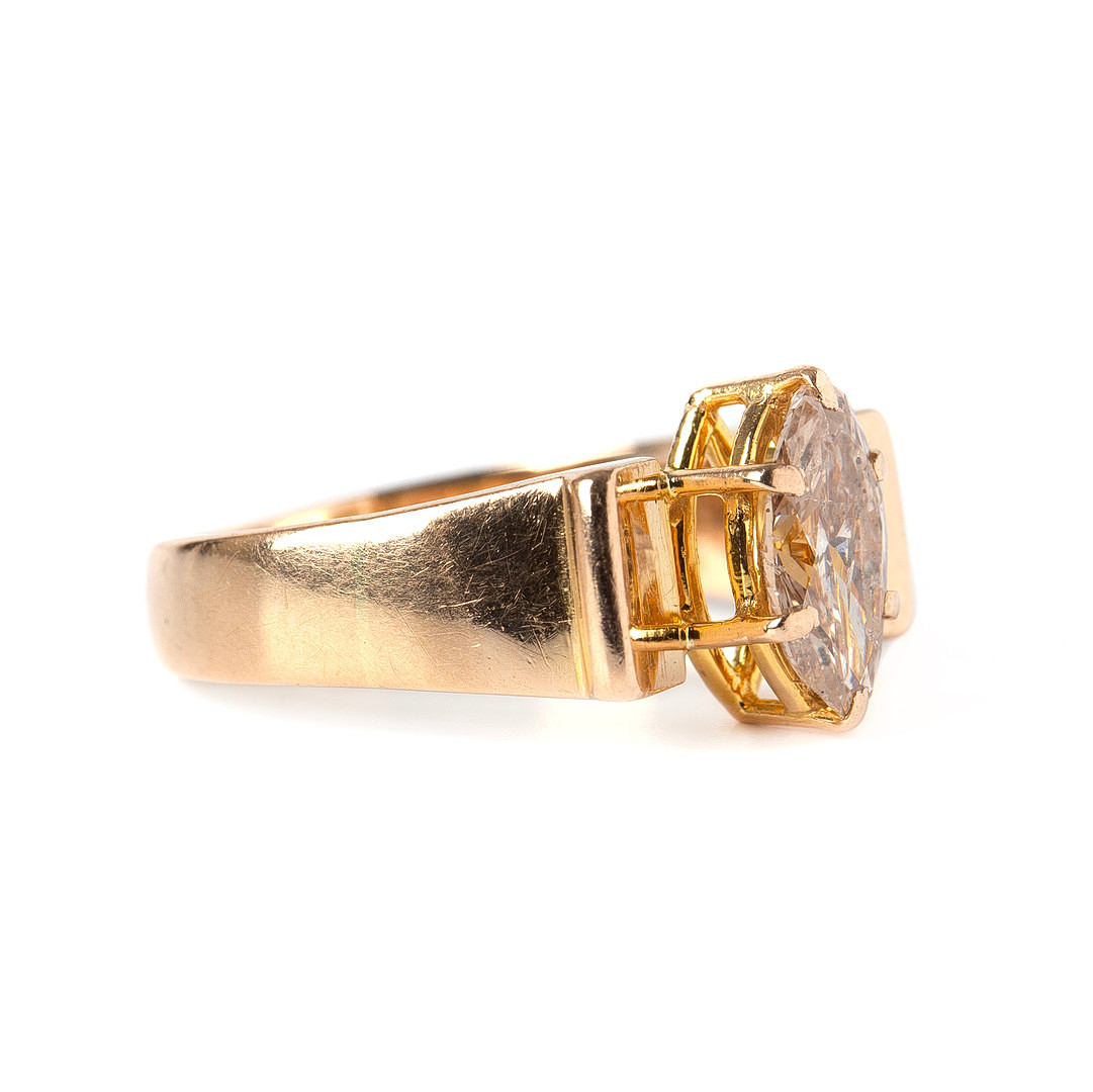 RING, 14K guld med navetteslipad diamant 1.02 ct.