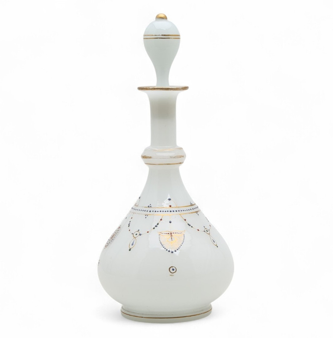 French “Pâte-de-Riz” opal glass decanter, early decades of the 20th Century.
