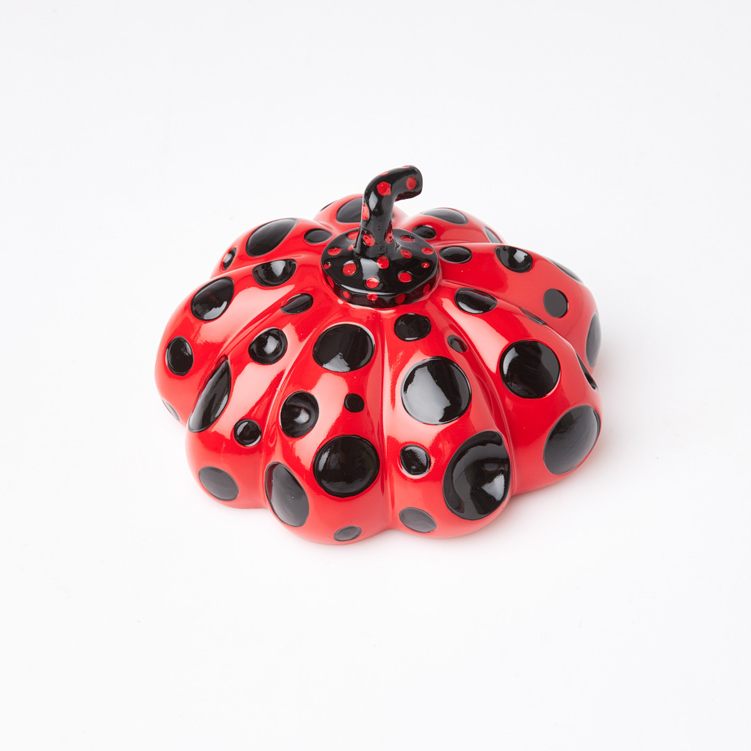 YAYOI KUSAMA. Pumpa, röd och svart, i originalförpackning.