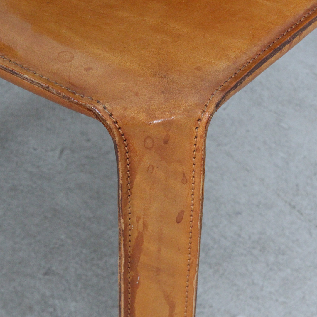 MARIO BELLINI. Cassina. Set Stühle / Esszimmerstühle, Modell 'Cab 412', Leder, Italien, 1970er Jahre.