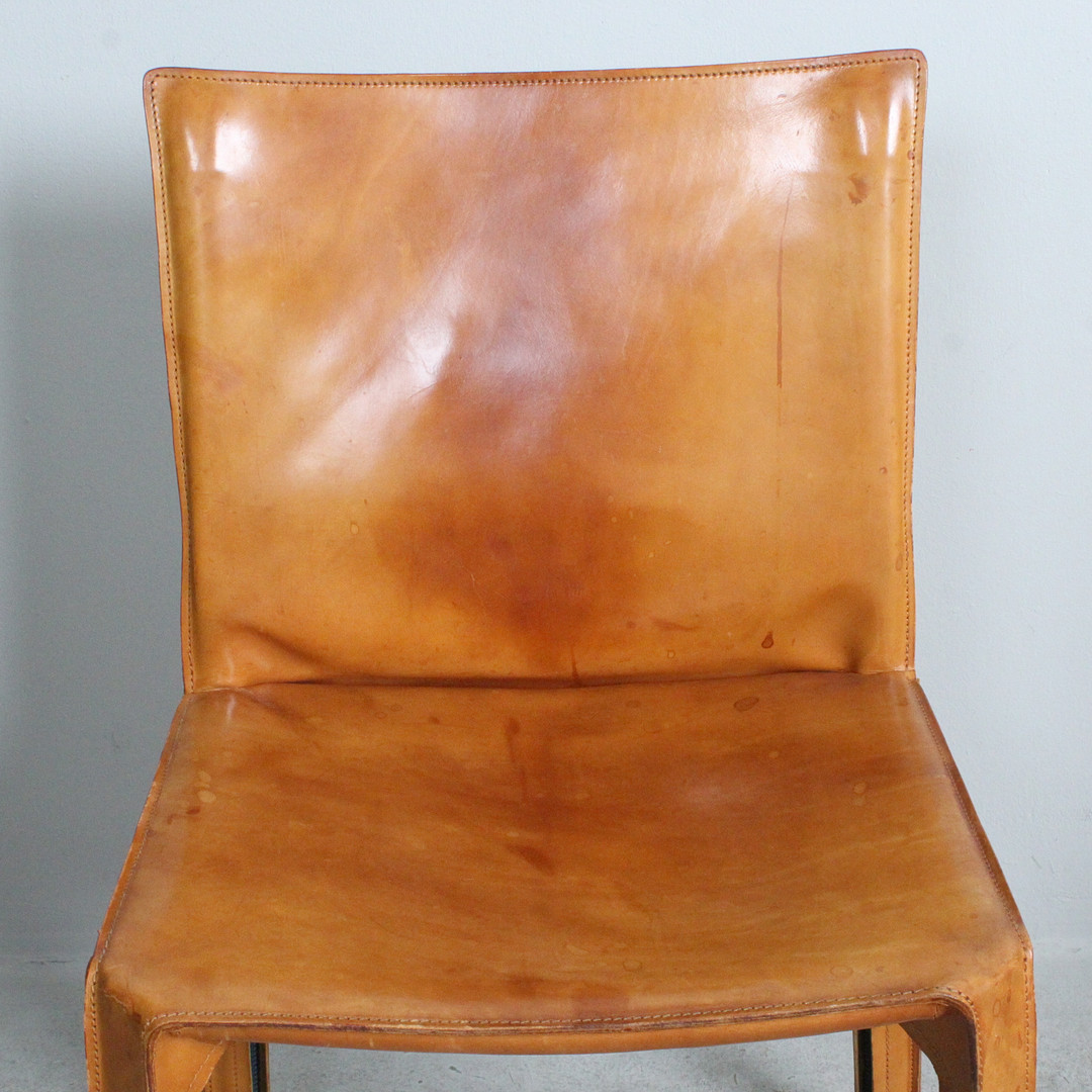 MARIO BELLINI. Cassina. Set Stühle / Esszimmerstühle, Modell 'Cab 412', Leder, Italien, 1970er Jahre.