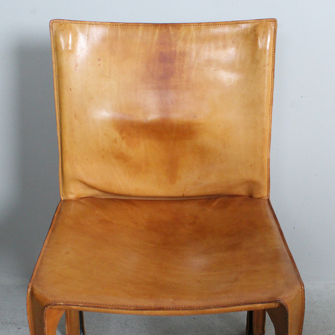 MARIO BELLINI. Cassina. Set Stühle / Esszimmerstühle, Modell 'Cab 412', Leder, Italien, 1970er Jahre.