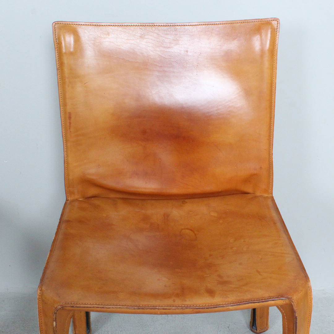 MARIO BELLINI. Cassina. Set Stühle / Esszimmerstühle, Modell 'Cab 412', Leder, Italien, 1970er Jahre.