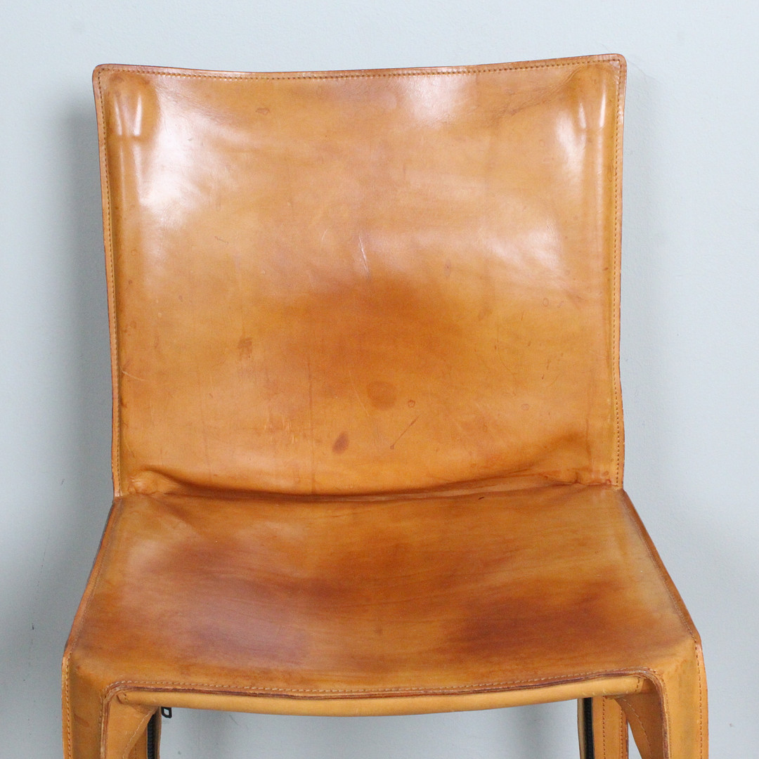 MARIO BELLINI. Cassina. Set Stühle / Esszimmerstühle, Modell 'Cab 412', Leder, Italien, 1970er Jahre.