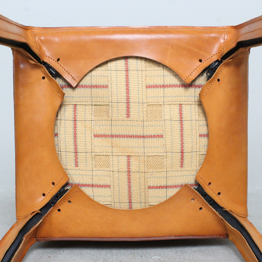 MARIO BELLINI. Cassina. Set Stühle / Esszimmerstühle, Modell 'Cab 412', Leder, Italien, 1970er Jahre.