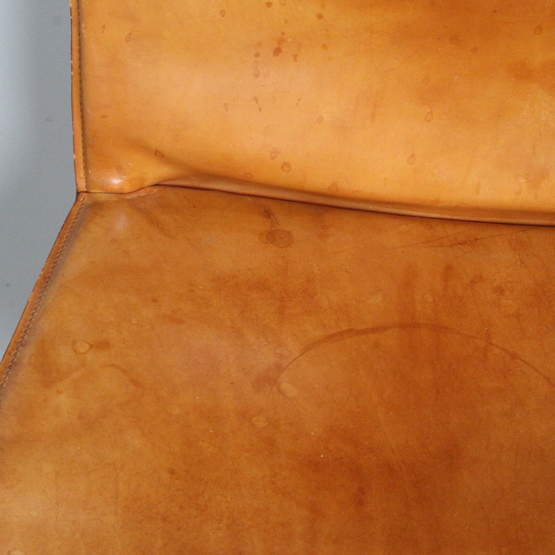 MARIO BELLINI. Cassina. Set Stühle / Esszimmerstühle, Modell 'Cab 412', Leder, Italien, 1970er Jahre.