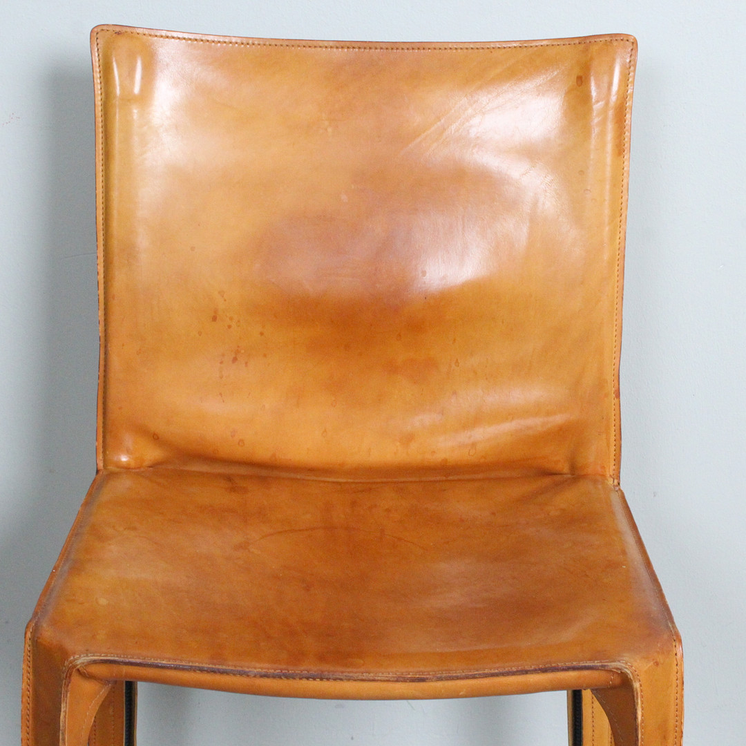 MARIO BELLINI. Cassina. Set Stühle / Esszimmerstühle, Modell 'Cab 412', Leder, Italien, 1970er Jahre.