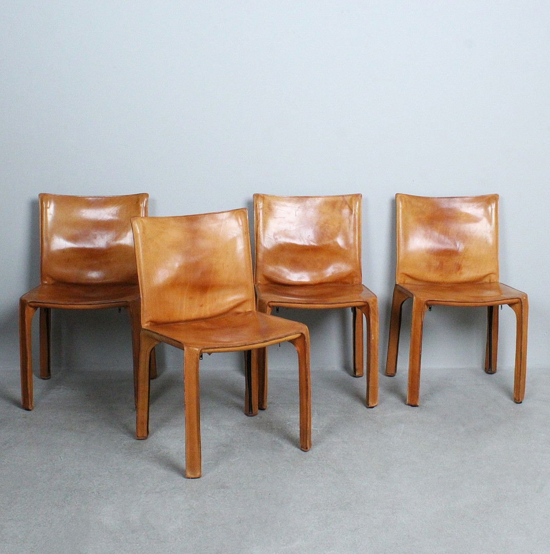 MARIO BELLINI. Cassina. Set Stühle / Esszimmerstühle, Modell 'Cab 412', Leder, Italien, 1970er Jahre.