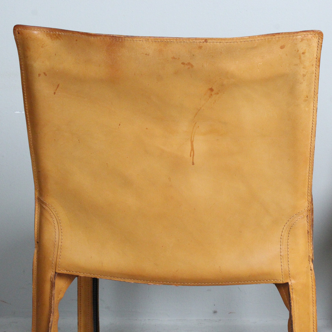 MARIO BELLINI. Cassina. Set Stühle / Esszimmerstühle, Modell 'Cab 412', Leder, Italien, 1970er Jahre.