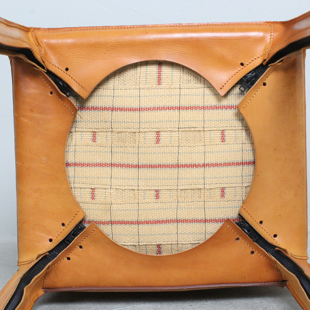 MARIO BELLINI. Cassina. Set Stühle / Esszimmerstühle, Modell 'Cab 412', Leder, Italien, 1970er Jahre.