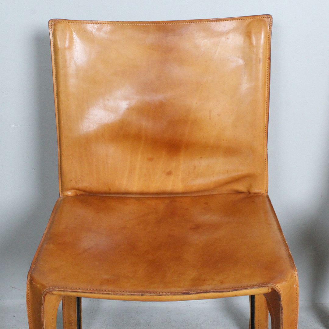 MARIO BELLINI. Cassina. Set Stühle / Esszimmerstühle, Modell 'Cab 412', Leder, Italien, 1970er Jahre.