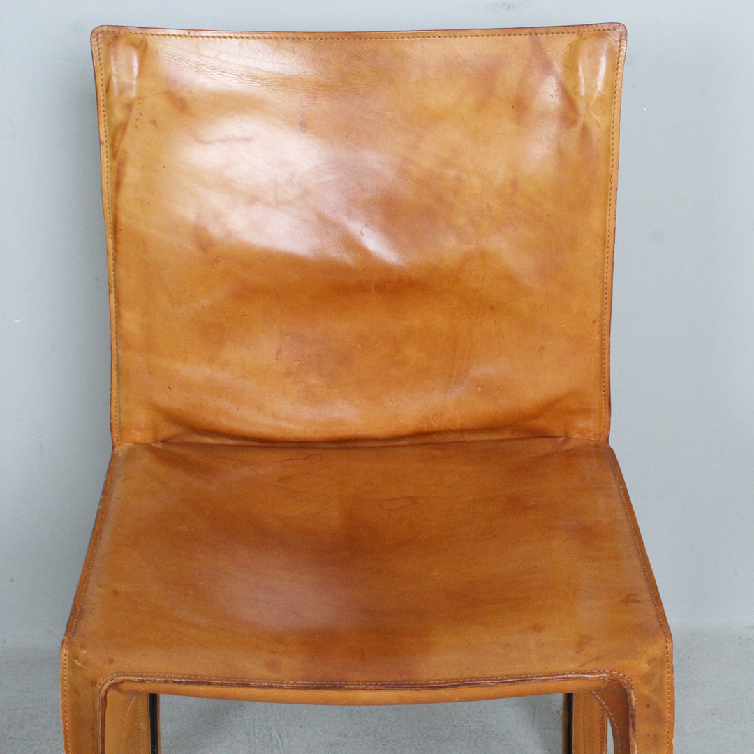 MARIO BELLINI. Cassina. Set Stühle / Esszimmerstühle, Modell 'Cab 412', Leder, Italien, 1970er Jahre.