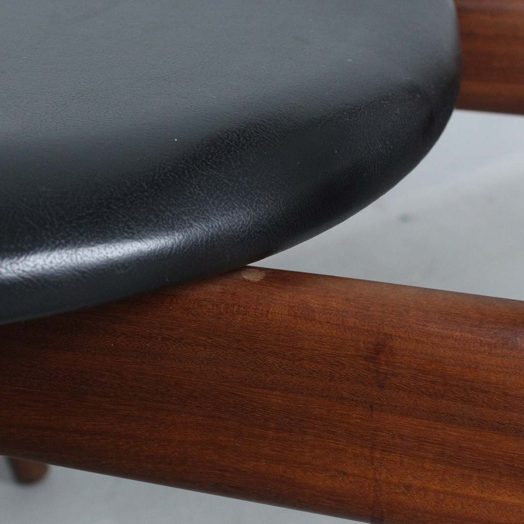 EJVIND A. JOHANSSON. Ivan Gern Møbelfabrik. Paar Stühle, Modell 'Eye Chair' / '84', Teak, Dänemark, 1960er Jahre.