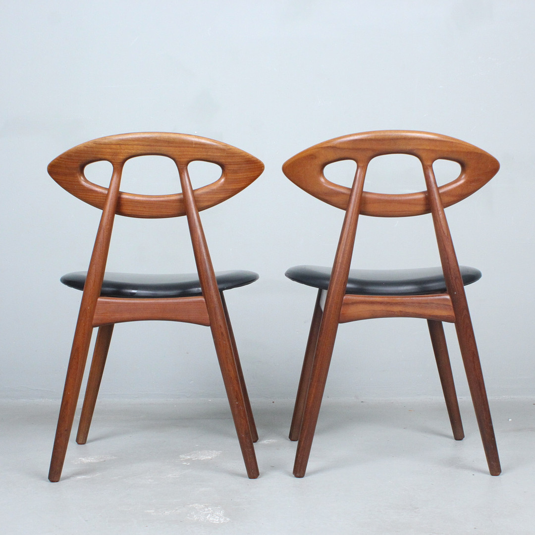 EJVIND A. JOHANSSON. Ivan Gern Møbelfabrik. Paar Stühle, Modell 'Eye Chair' / '84', Teak, Dänemark, 1960er Jahre.