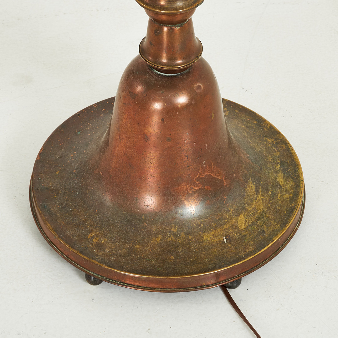 GOLVLAMPA, 1900-talets början, stor skärm med fransar, justerbar i höjd.