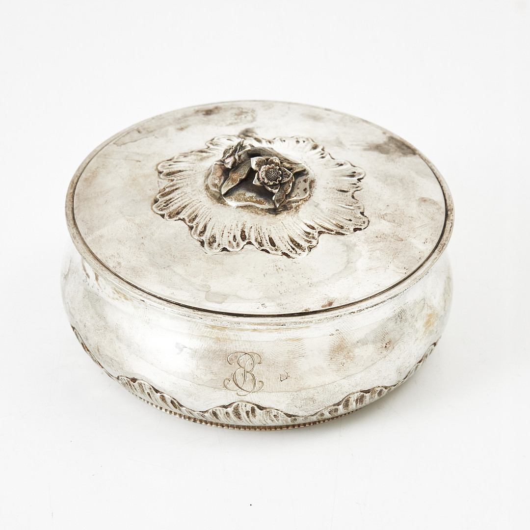 ERIK FLEMING. Skål med lock, silver, Atelier Borgila, Stockholm 1927.