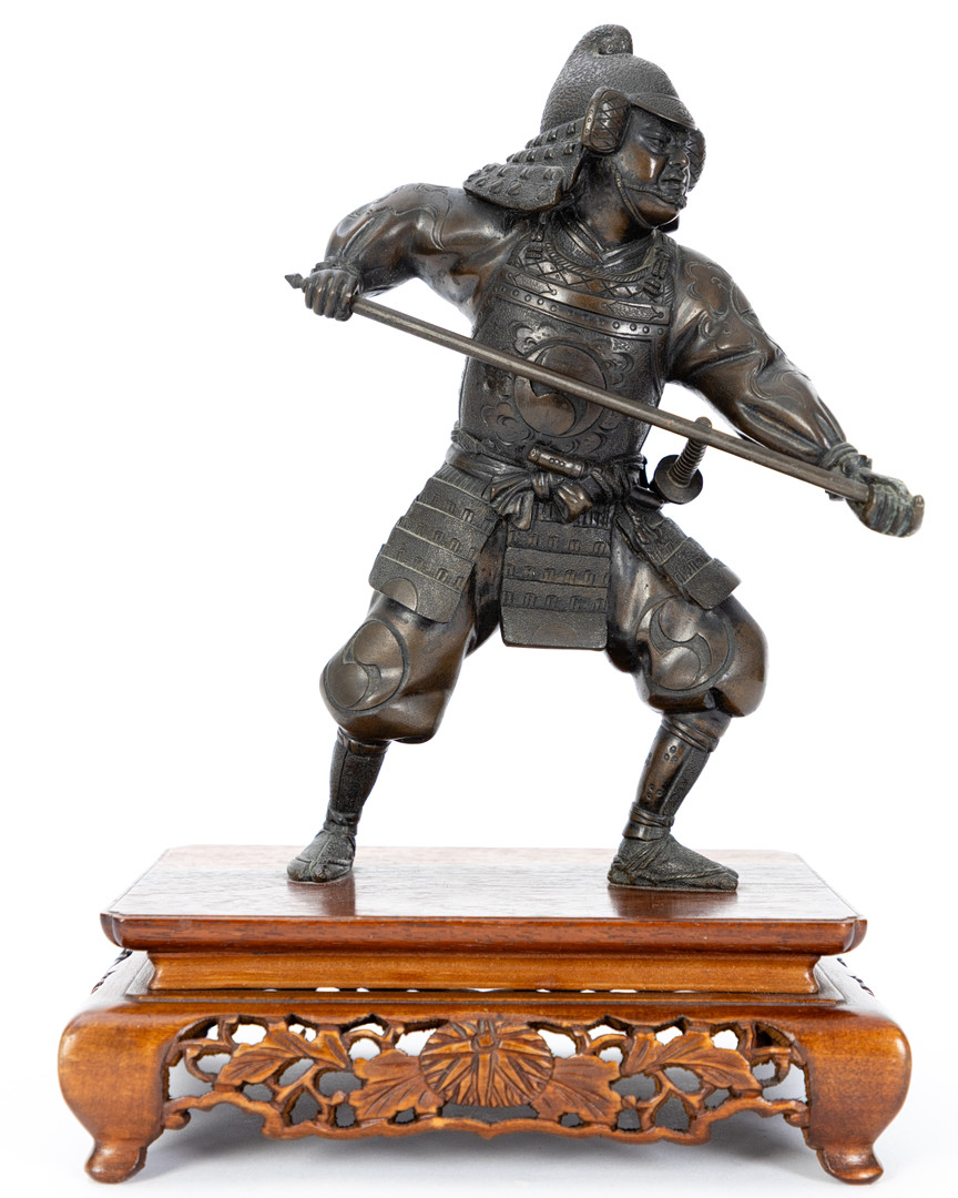 JAPANISCHE SCHULE. Zwei Bronzefiguren kämpfender Samurai-Krieger, Shōwa-Zeit (2).