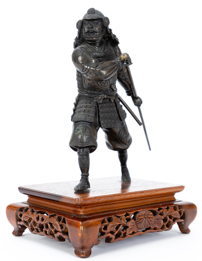JAPANISCHE SCHULE. Zwei Bronzefiguren kämpfender Samurai-Krieger, Shōwa-Zeit (2).