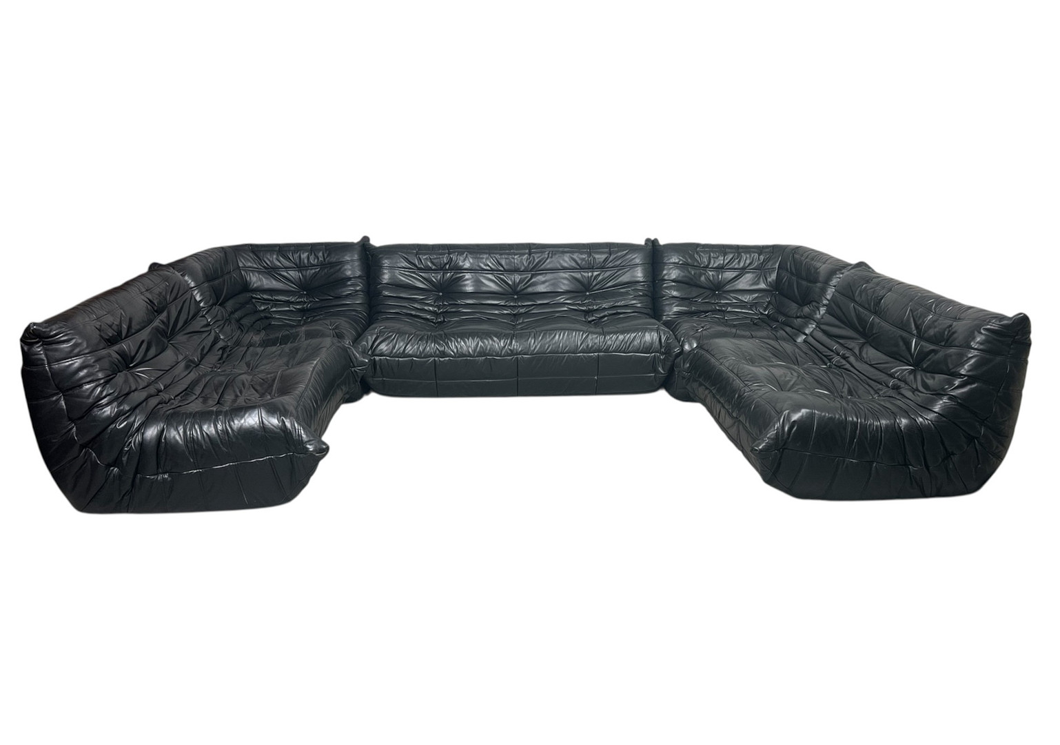 MICHEL DUCAROY. Ligne Roset. 5-teilige Sitzgruppe / Sofagarnitur, Modell 'Togo', Leder, Entwurf 1973, Frankreich.