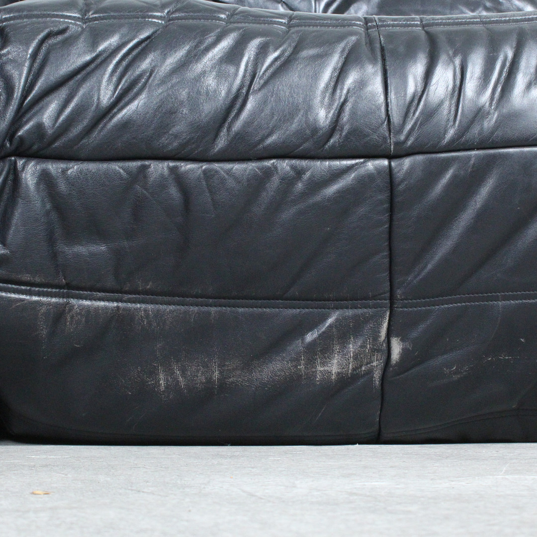 MICHEL DUCAROY. Ligne Roset. 5-teilige Sitzgruppe / Sofagarnitur, Modell 'Togo', Leder, Entwurf 1973, Frankreich.