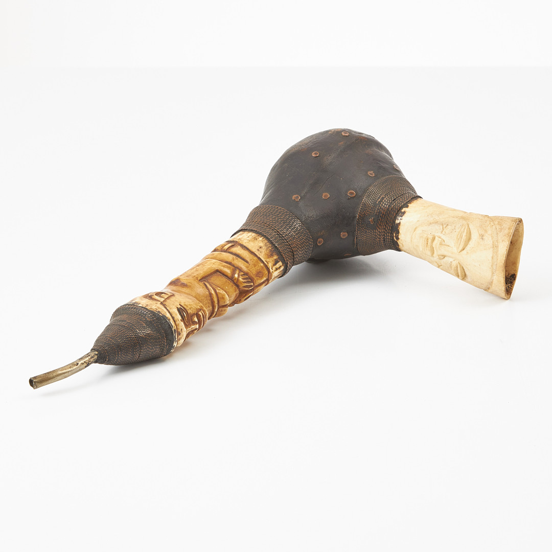 PIPA, trä och ben, Afrika, Kongo, 1800/1900-tal.