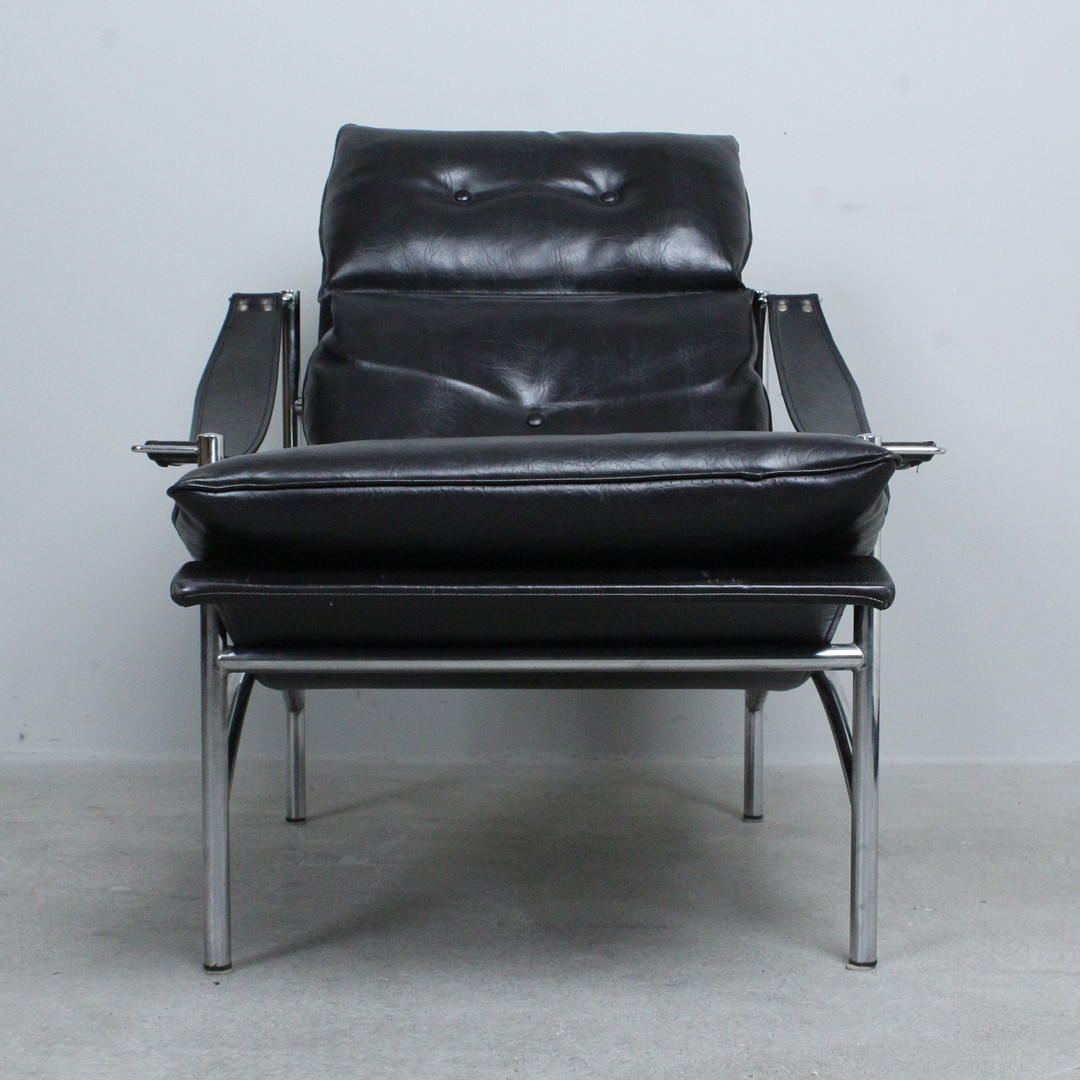 KOINOR. Bauhaus Liege / Loungechair, Stahlrohr, Leder, 1970er Jahre.