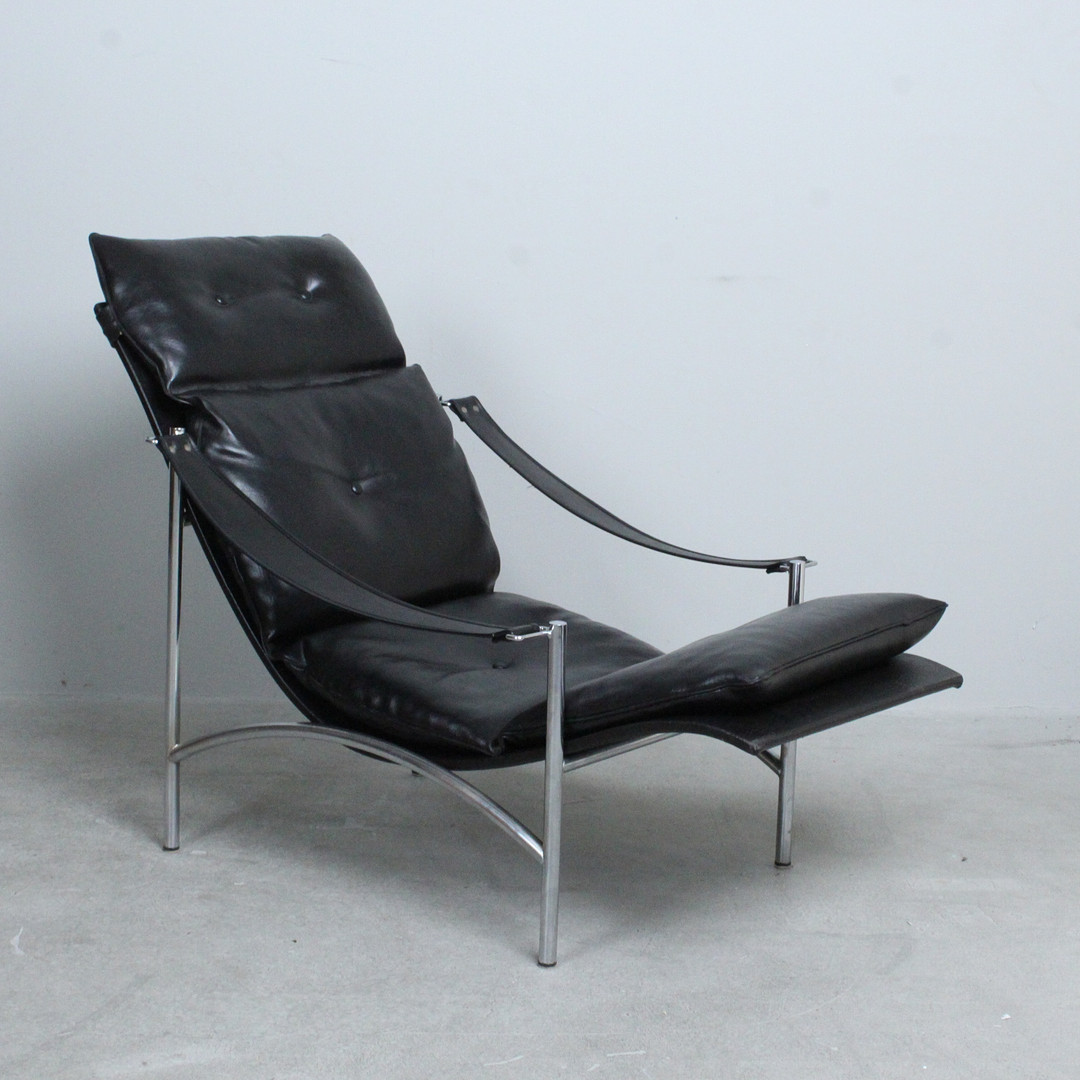 KOINOR. Bauhaus Liege / Loungechair, Stahlrohr, Leder, 1970er Jahre.
