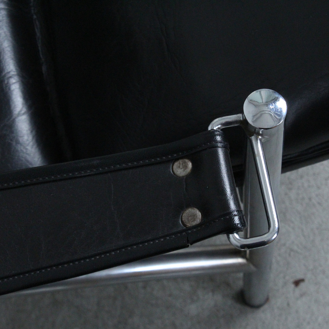 KOINOR. Bauhaus Liege / Loungechair, Stahlrohr, Leder, 1970er Jahre.