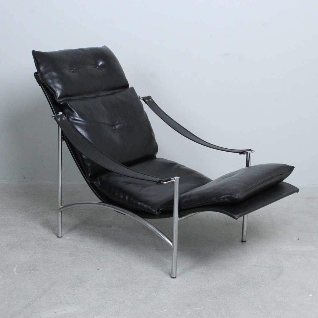 KOINOR. Bauhaus Liege / Loungechair, Stahlrohr, Leder, 1970er Jahre.